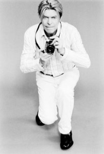 MIKROS- MICROSCOPI DENTALI LEICA PER ODONTOIATRIA - DAVID BOWIE WITH LEICA CAMERA