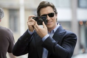 MIKROS- MICROSCOPI OPERATORI LEICA PER ODONTOIATRIA - CRISTIAN BALE WITH LEICA CAMERA